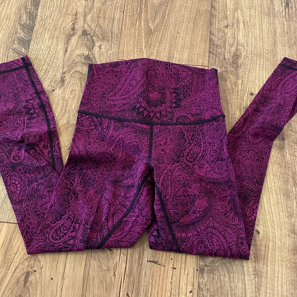 EUC Lululemon Luxtreme Paisley Leggings, Sz 4